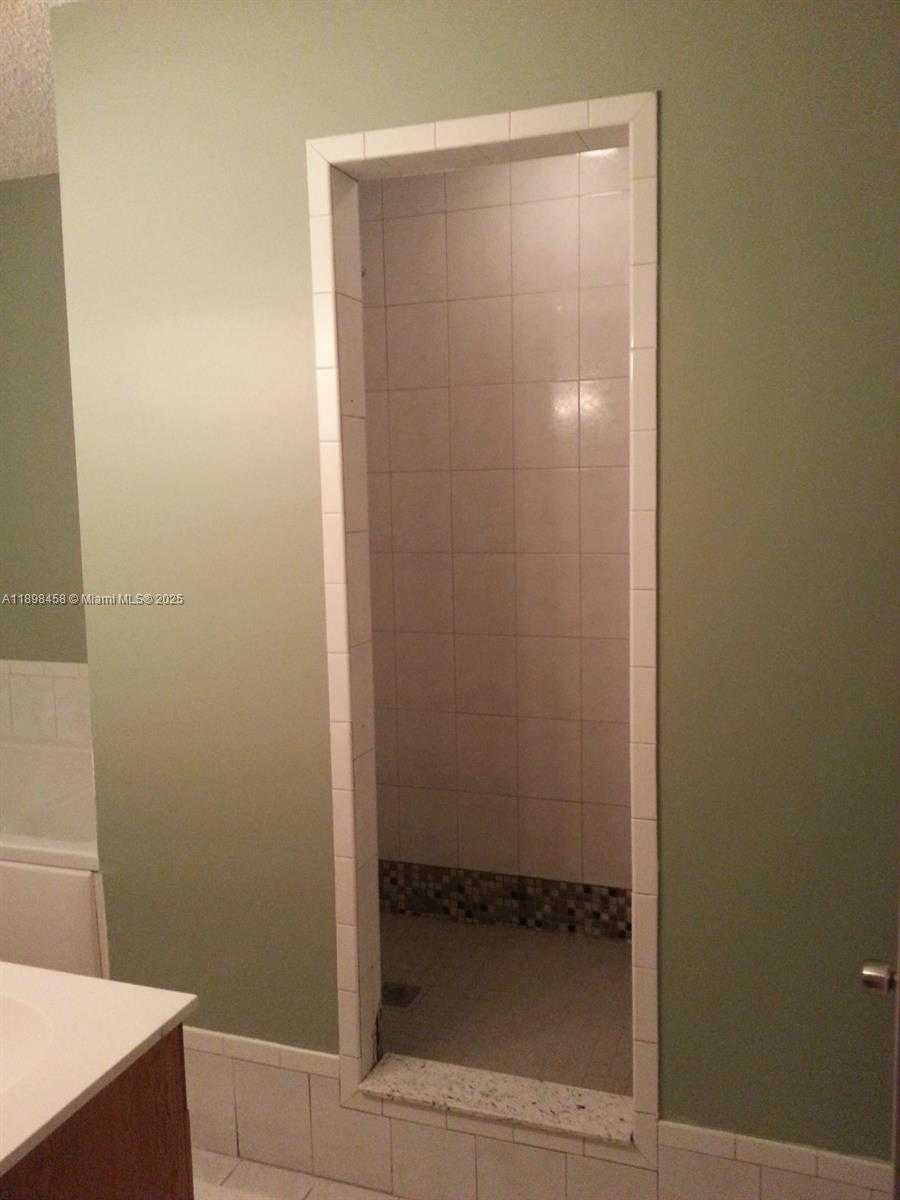 Small Image of 1575 NORTH EAST 38TH ST, Oakland Park Number 28