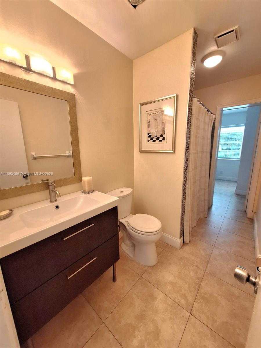 Small Image of 1575 NORTH EAST 38TH ST, Oakland Park Number 35