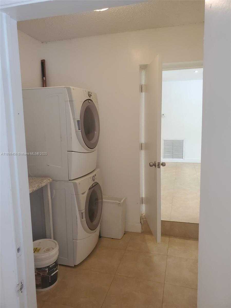 Small Image of 1575 NORTH EAST 38TH ST, Oakland Park Number 37