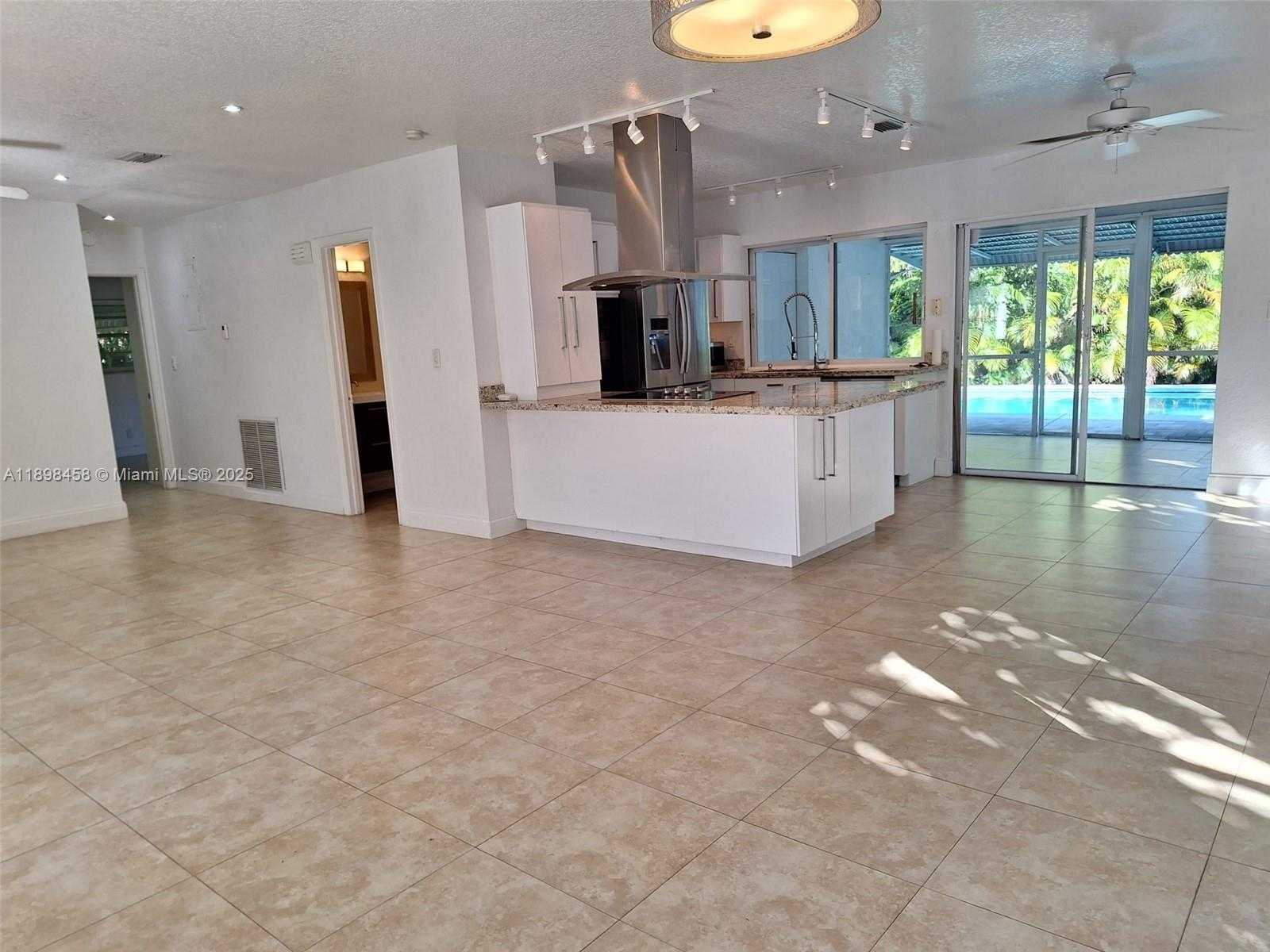 Small Image of 1575 NORTH EAST 38TH ST, Oakland Park Number 7