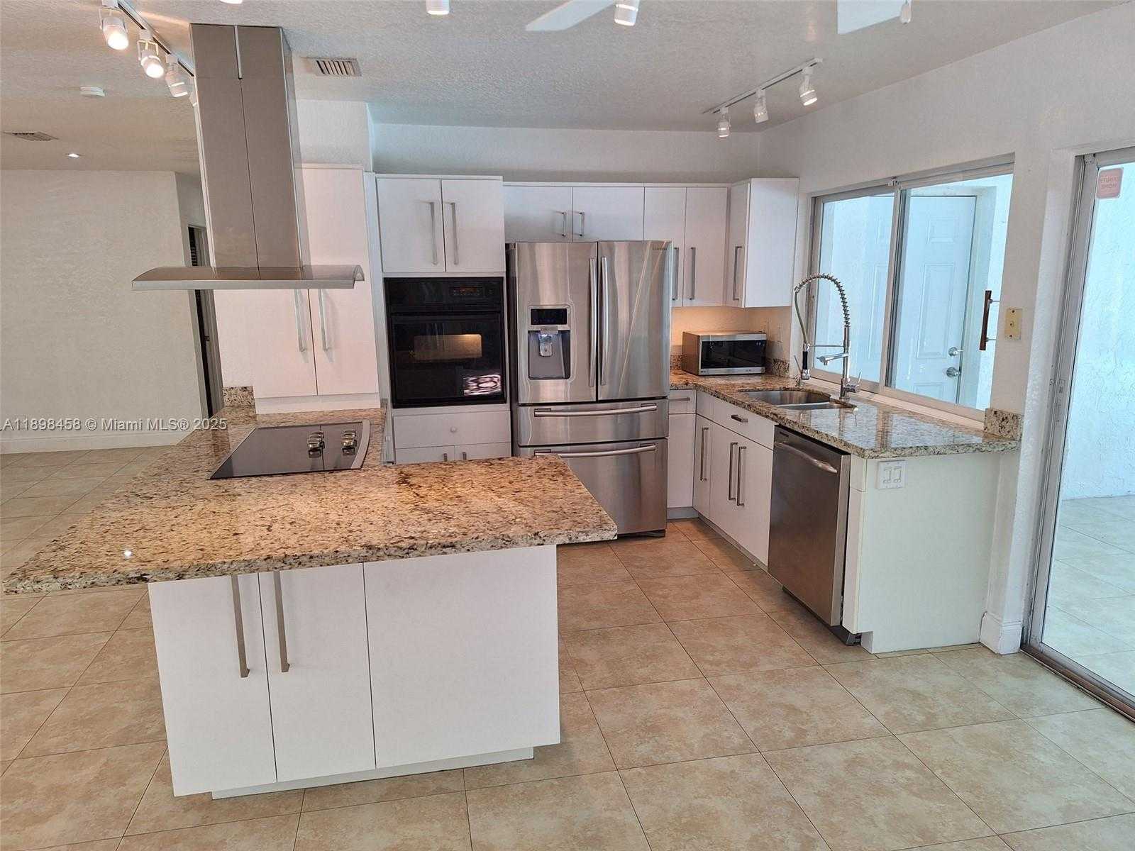 Small Image of 1575 NORTH EAST 38TH ST, Oakland Park Number 8