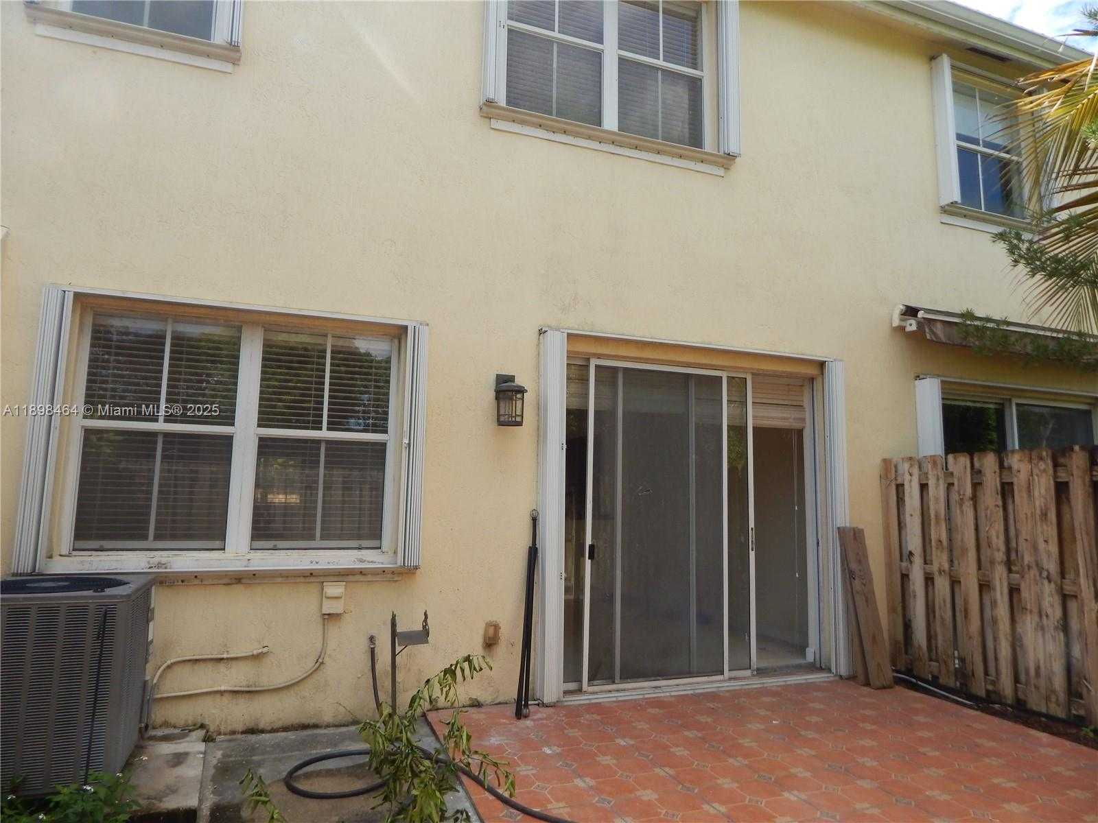 Small Image of 10205 NORTH WEST 10TH ST, Miami Number 6