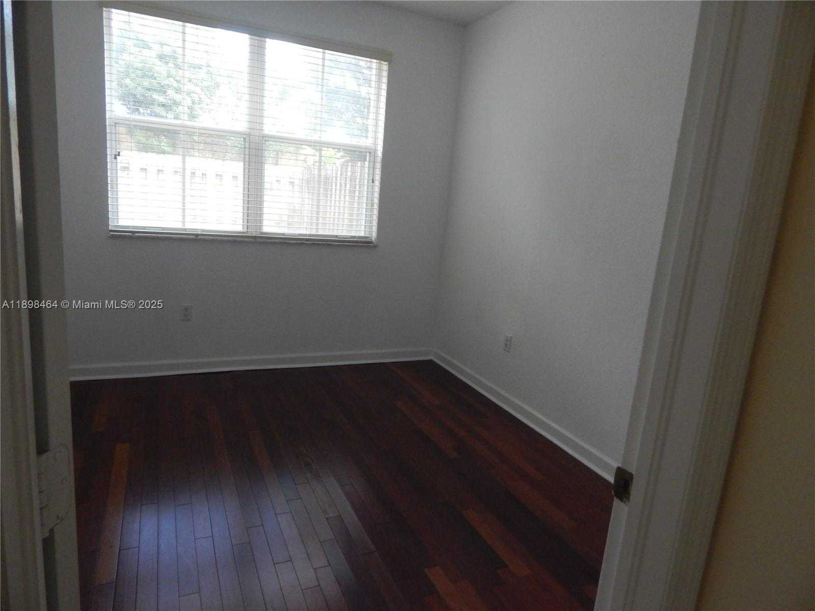 Small Image of 10205 NORTH WEST 10TH ST, Miami Number 9