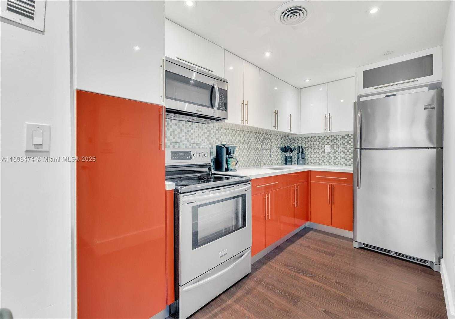 Small Image of 5555 COLLINS AVE #8P, Miami Beach Number 12