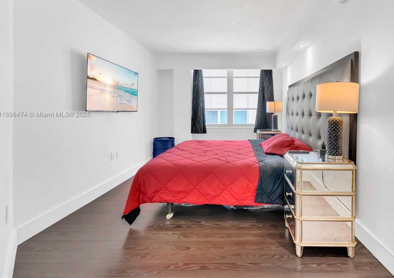 Small Image of 5555 COLLINS AVE #8P, Miami Beach Number 13