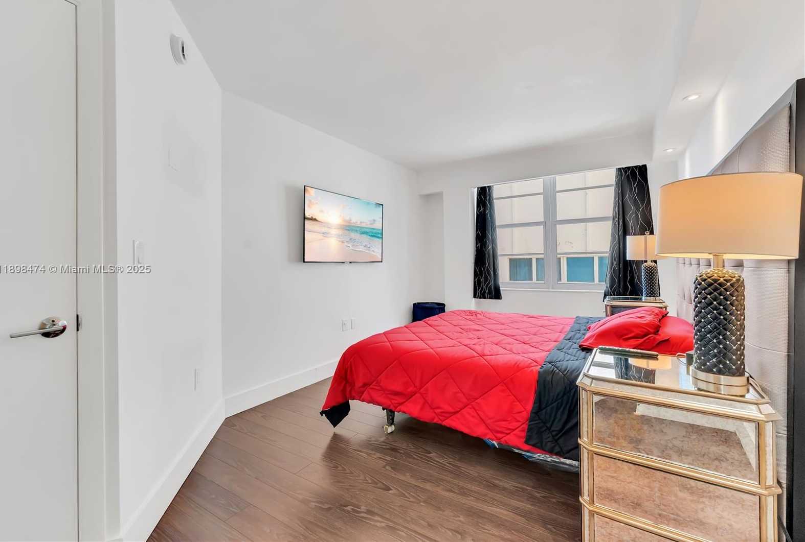 Small Image of 5555 COLLINS AVE #8P, Miami Beach Number 14