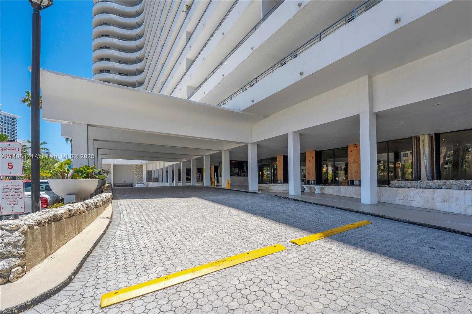 Small Image of 5555 COLLINS AVE #8P, Miami Beach Number 24