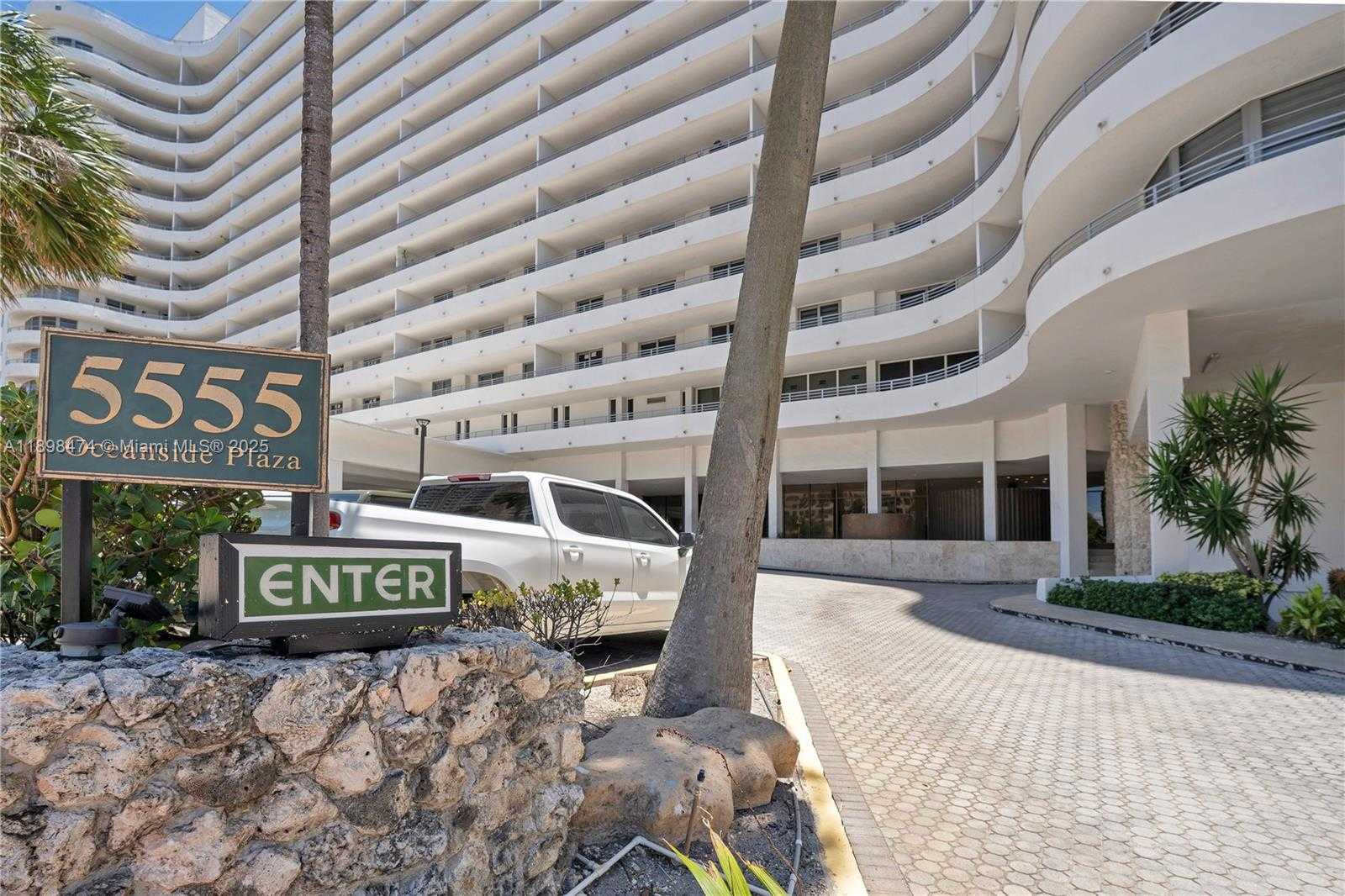 Small Image of 5555 COLLINS AVE #8P, Miami Beach Number 25