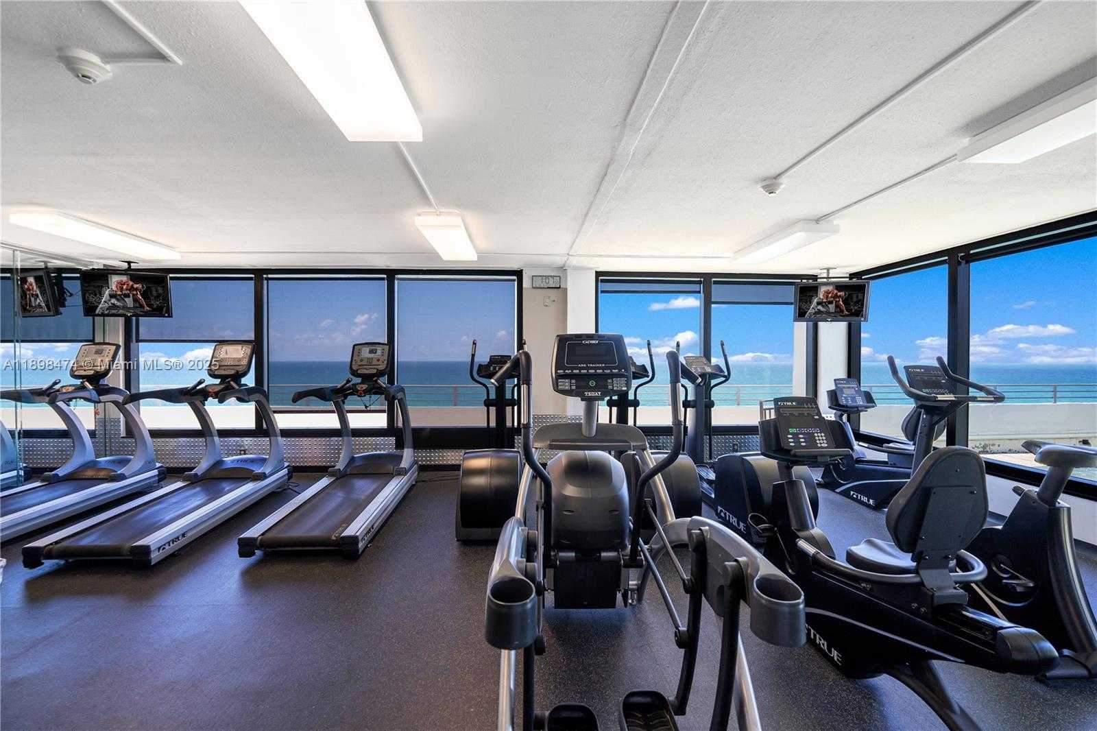 Small Image of 5555 COLLINS AVE #8P, Miami Beach Number 28