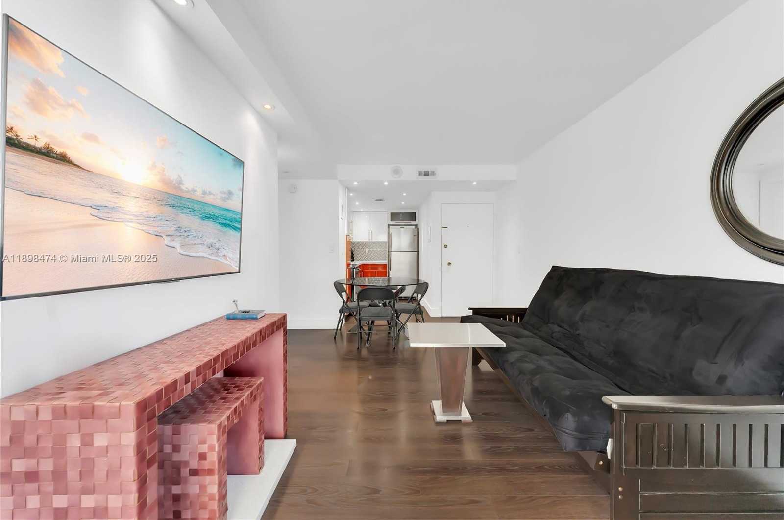 Small Image of 5555 COLLINS AVE #8P, Miami Beach Number 3