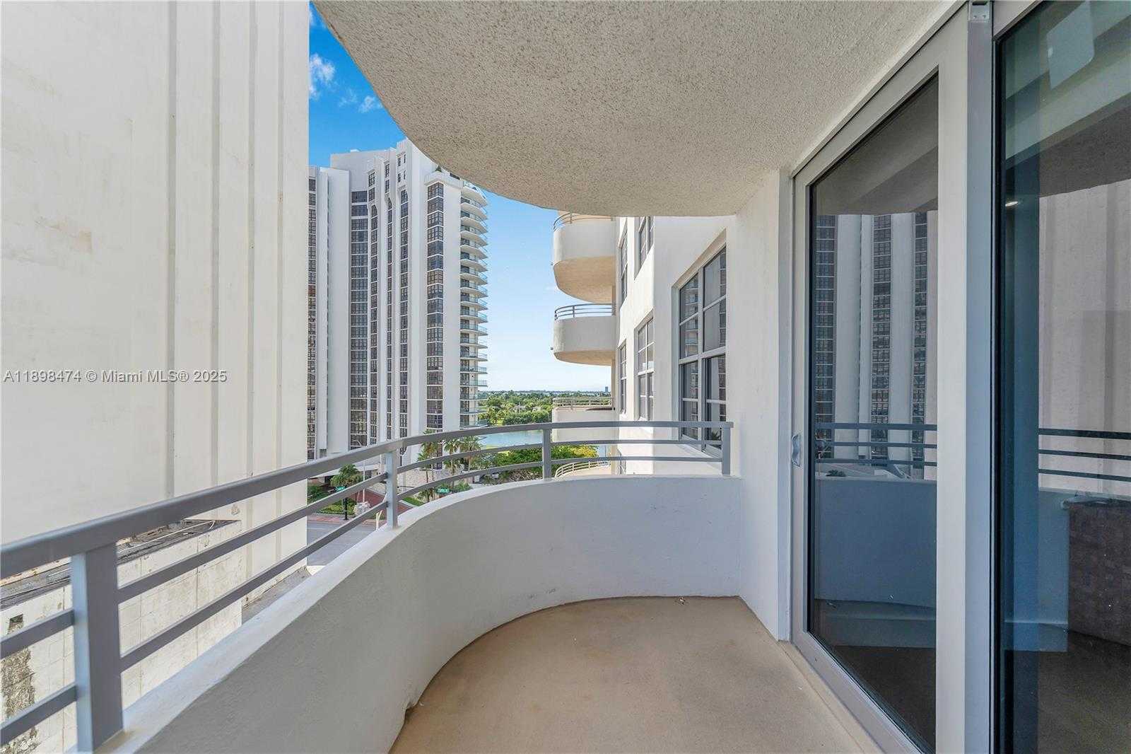 Small Image of 5555 COLLINS AVE #8P, Miami Beach Number 9