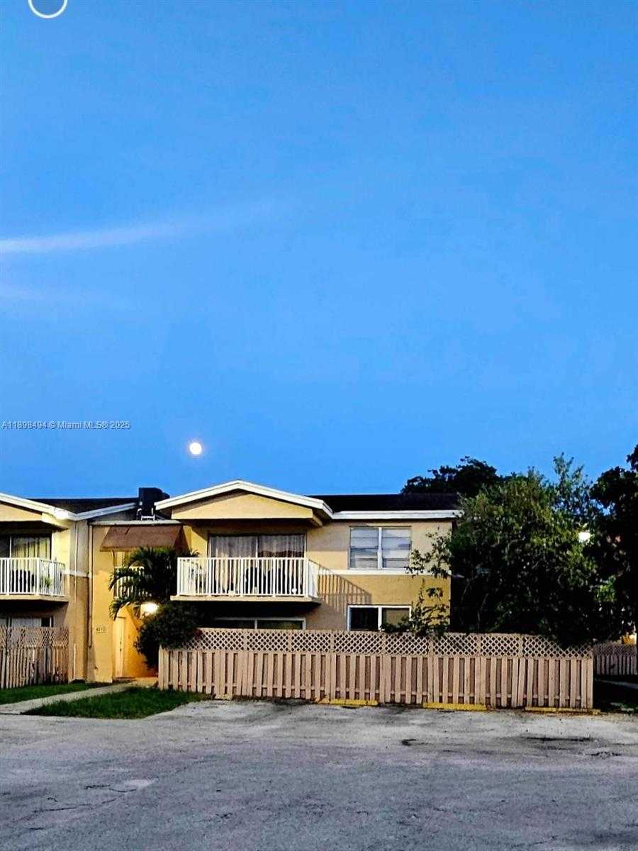 Small Image of 4210 NORTH WEST 79TH AVE #1E, Doral Number 2