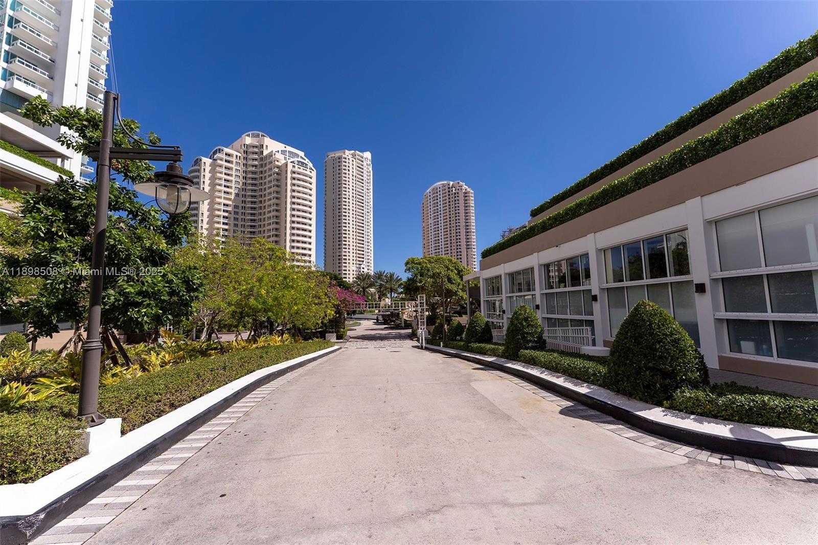 Small Image of 801 BRICKELL KEY BLVD #1012, Miami Number 4