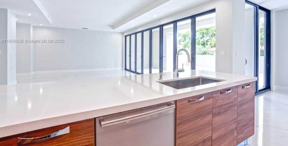 Small Image of 718 VALENCIA AVE #202, Coral Gables Number 11