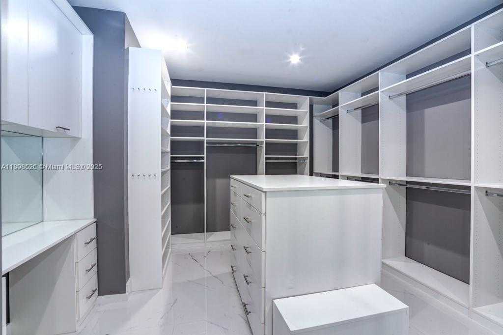 Small Image of 718 VALENCIA AVE #202, Coral Gables Number 21