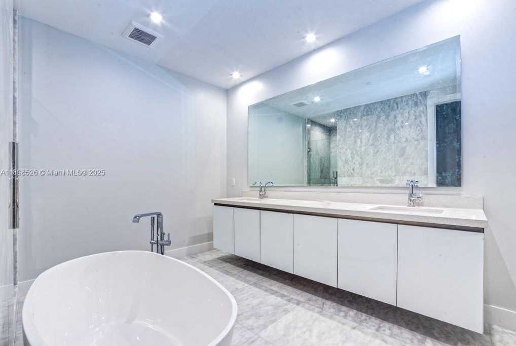 Small Image of 718 VALENCIA AVE #202, Coral Gables Number 23
