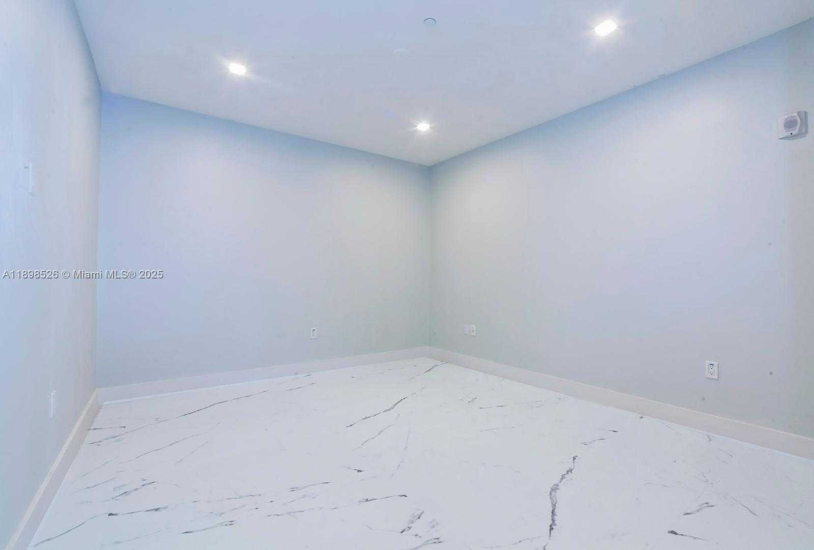 Small Image of 718 VALENCIA AVE #202, Coral Gables Number 25