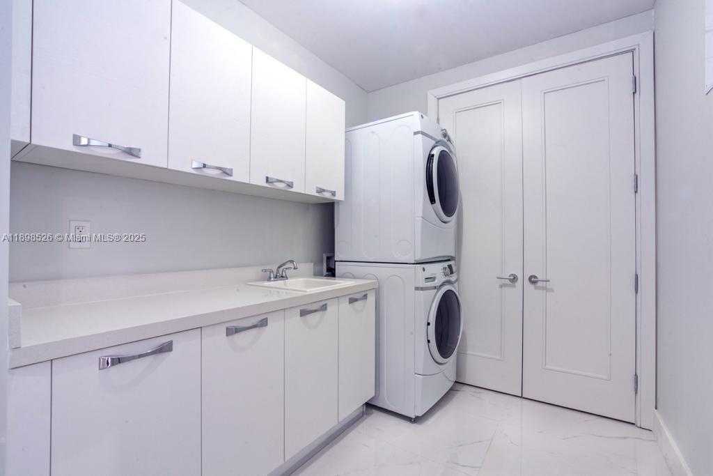 Small Image of 718 VALENCIA AVE #202, Coral Gables Number 26