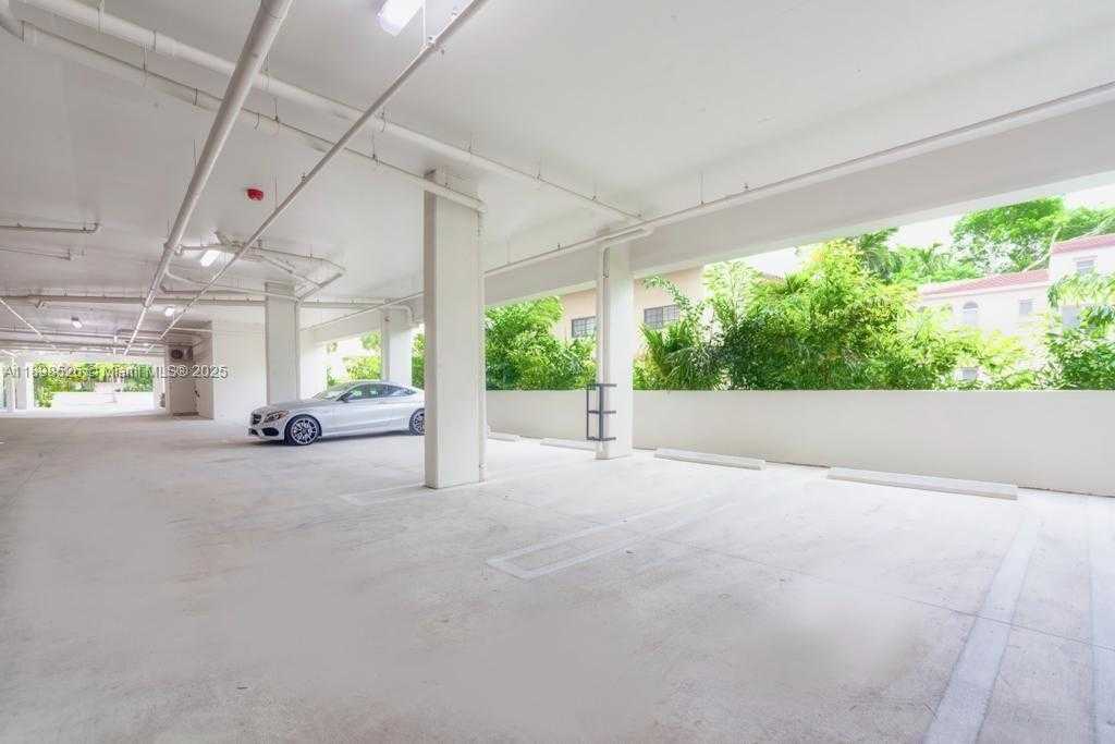 Small Image of 718 VALENCIA AVE #202, Coral Gables Number 28