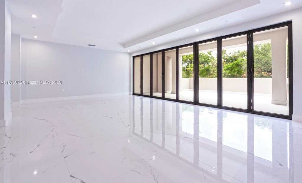 Small Image of 718 VALENCIA AVE #202, Coral Gables Number 8