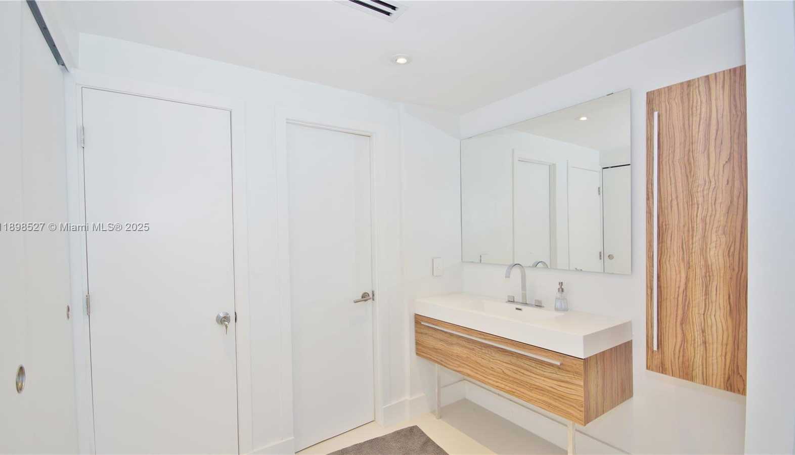 Small Image of 100 BAYVIEW DR #308, Sunny Isles Beach Number 12