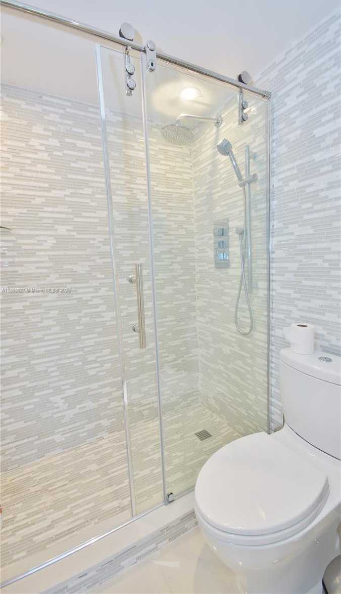 Small Image of 100 BAYVIEW DR #308, Sunny Isles Beach Number 13