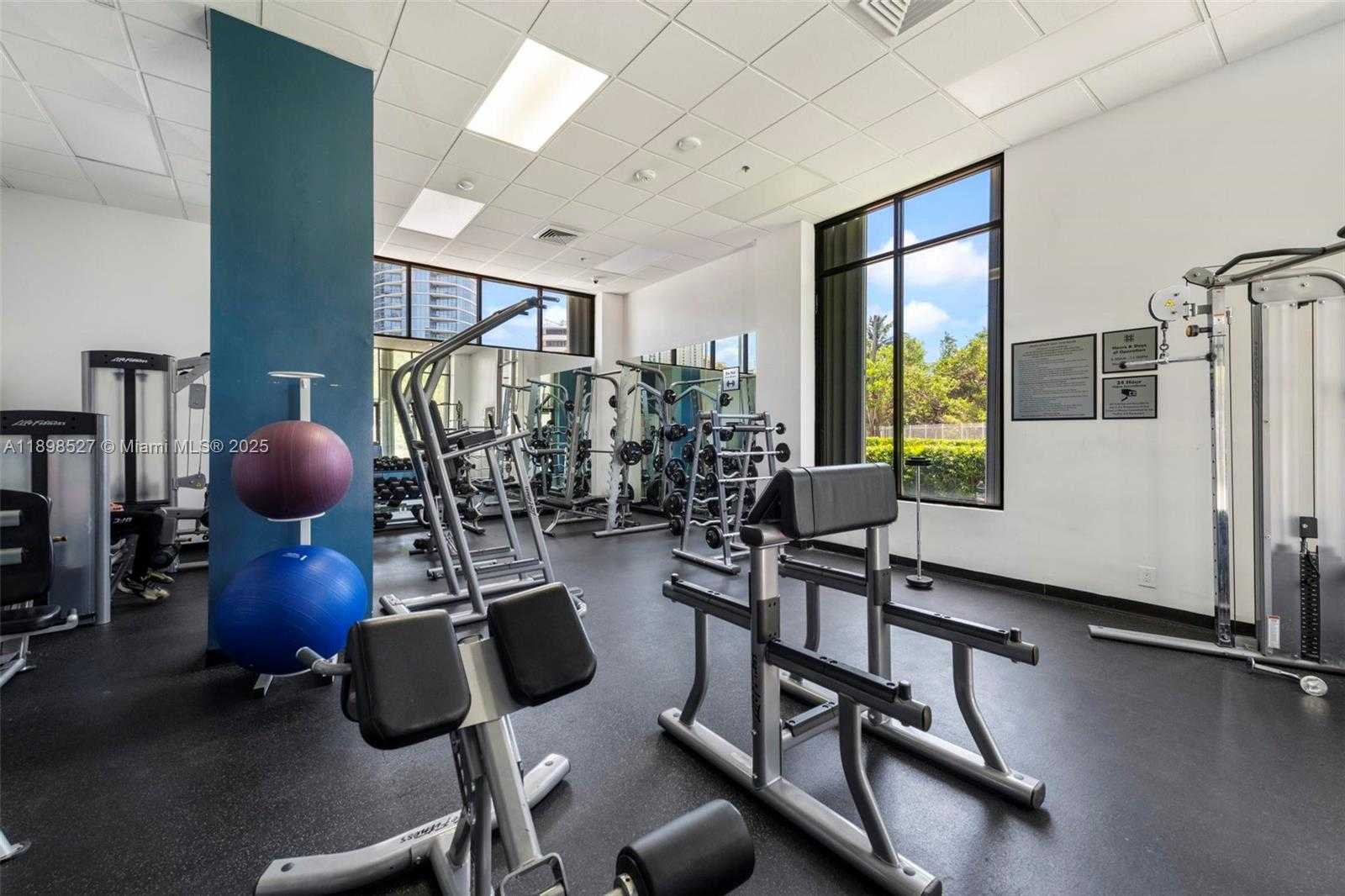 Small Image of 100 BAYVIEW DR #308, Sunny Isles Beach Number 16