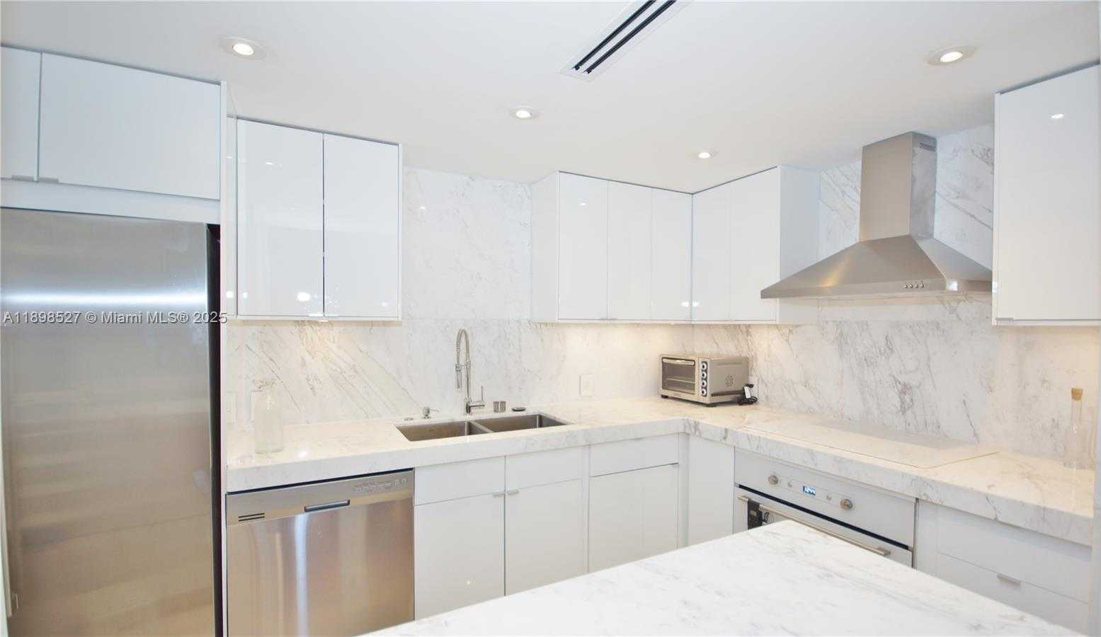 Small Image of 100 BAYVIEW DR #308, Sunny Isles Beach Number 2