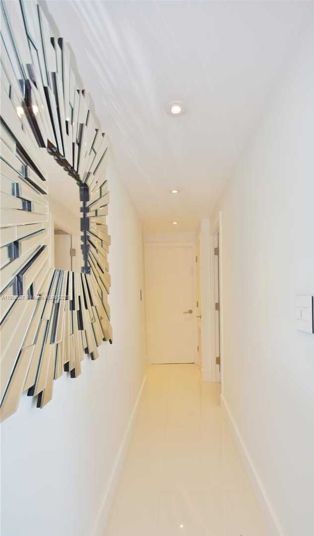 Small Image of 100 BAYVIEW DR #308, Sunny Isles Beach Number 8