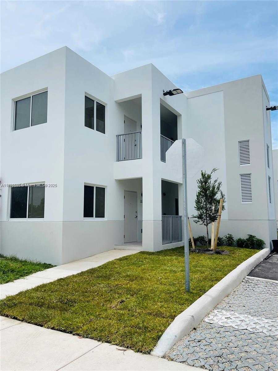 Small Image of 310 EAST 7TH ST #202-204, Hialeah Number 1