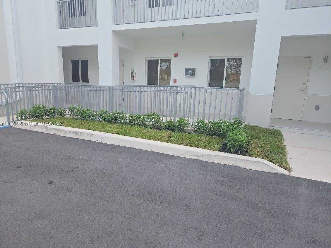 Small Image of 310 EAST 7TH ST #202-204, Hialeah Number 2