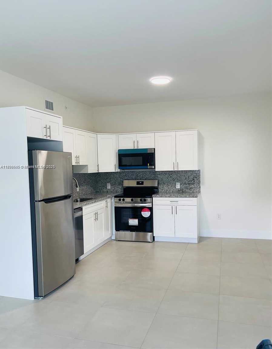 Small Image of 310 EAST 7TH ST #202-204, Hialeah Number 4