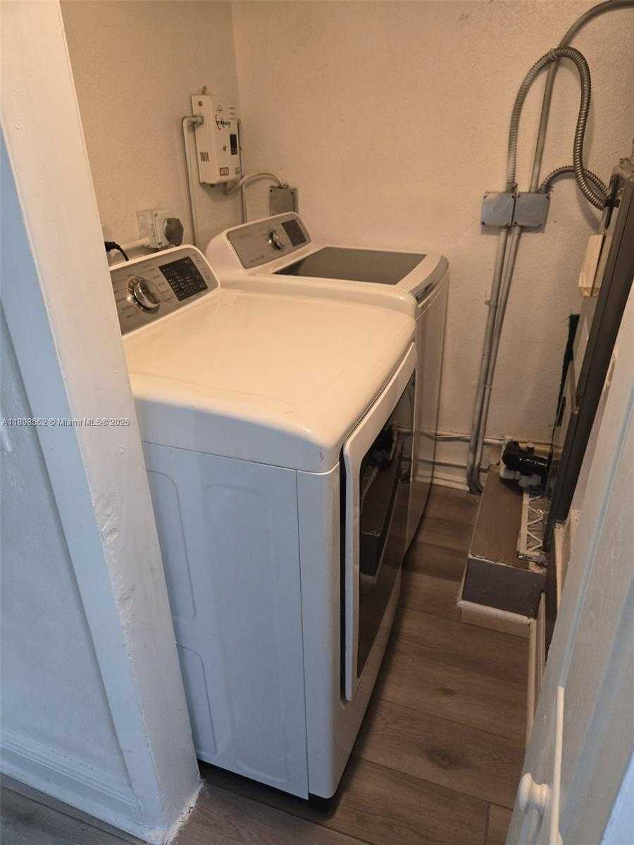 Small Image of 2523 NORTH WEST 32ND ST #2523, Miami Number 5
