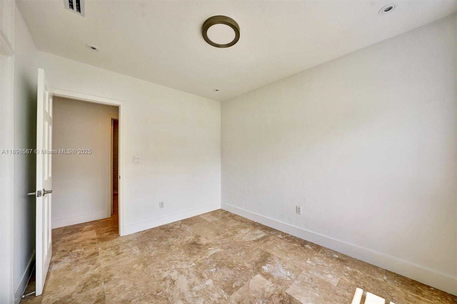 Small Image of 255 RIDGEWOOD RD #., Key Biscayne Number 27