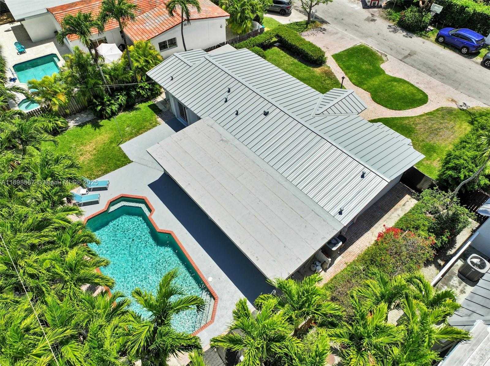 Small Image of 255 RIDGEWOOD RD #., Key Biscayne Number 3
