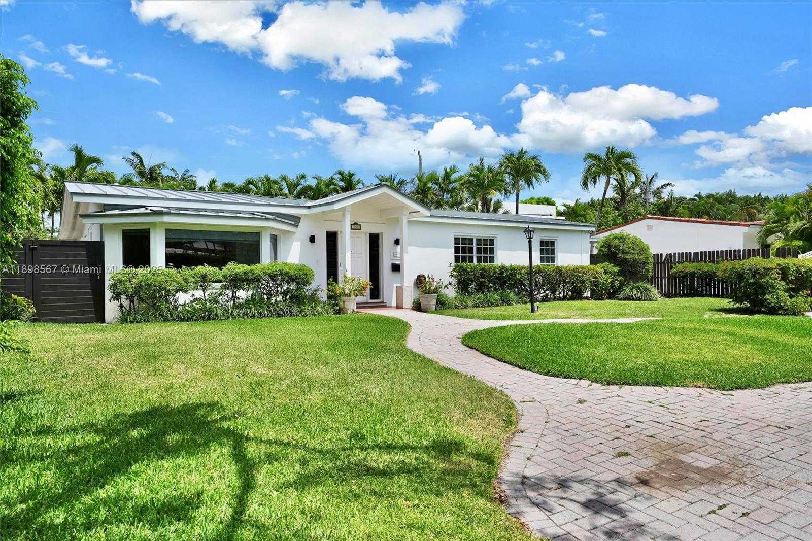 Small Image of 255 RIDGEWOOD RD #., Key Biscayne Number 46