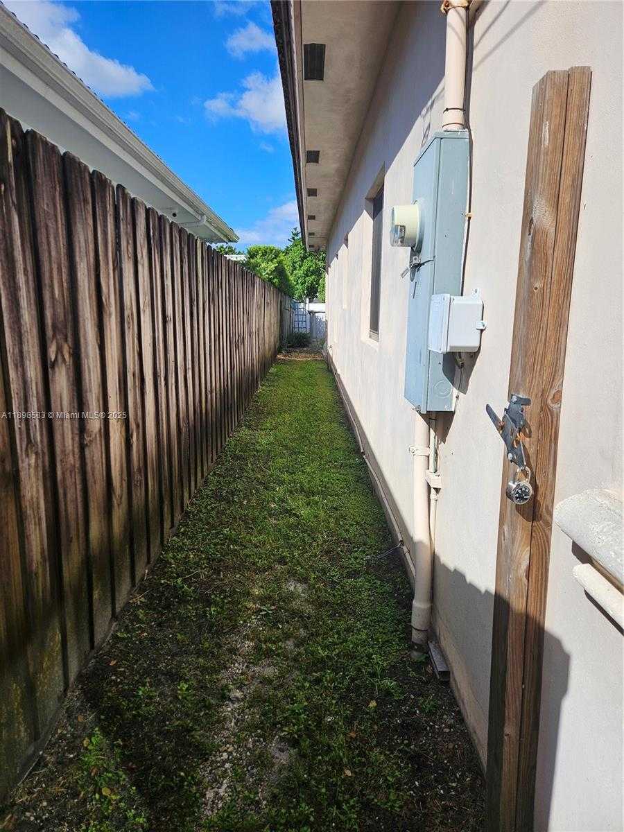 Small Image of 2030 SOUTH WEST 60TH AVE, Miami Number 26