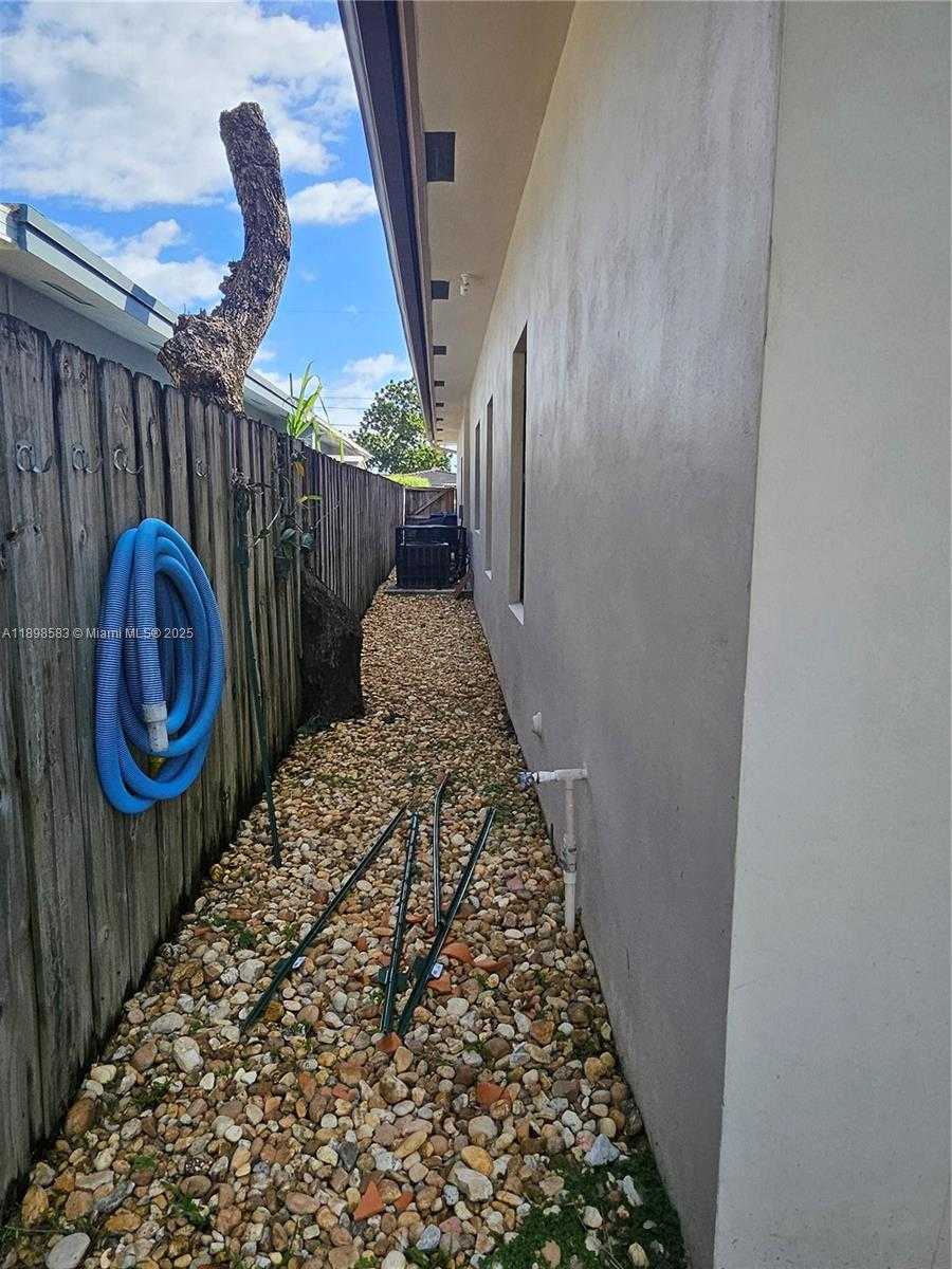 Small Image of 2030 SOUTH WEST 60TH AVE, Miami Number 31