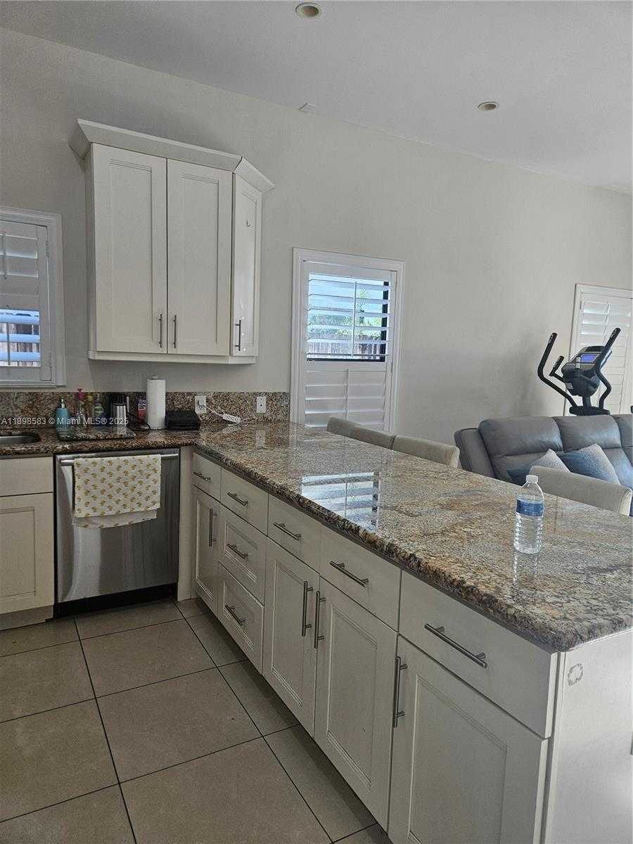 Small Image of 2030 SOUTH WEST 60TH AVE, Miami Number 9