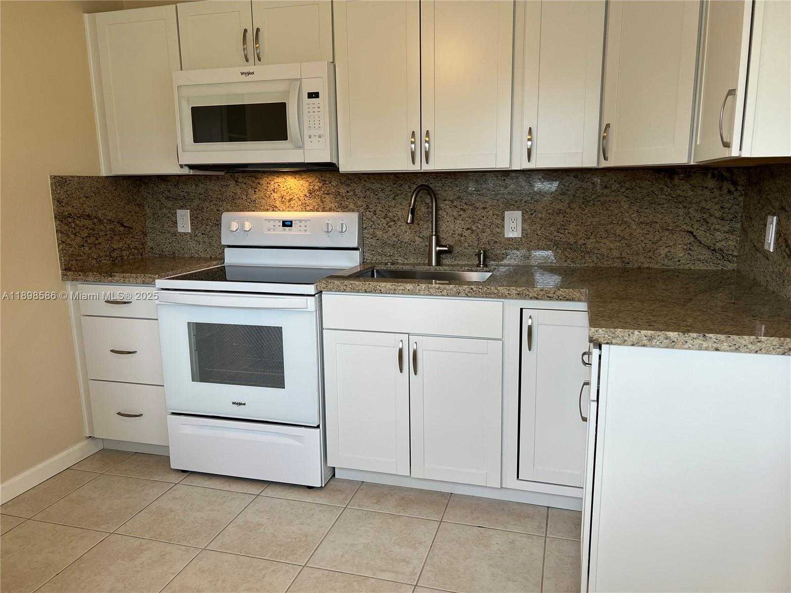 Small Image of 6241 SOUTH WEST 38TH CT, Davie Number 2