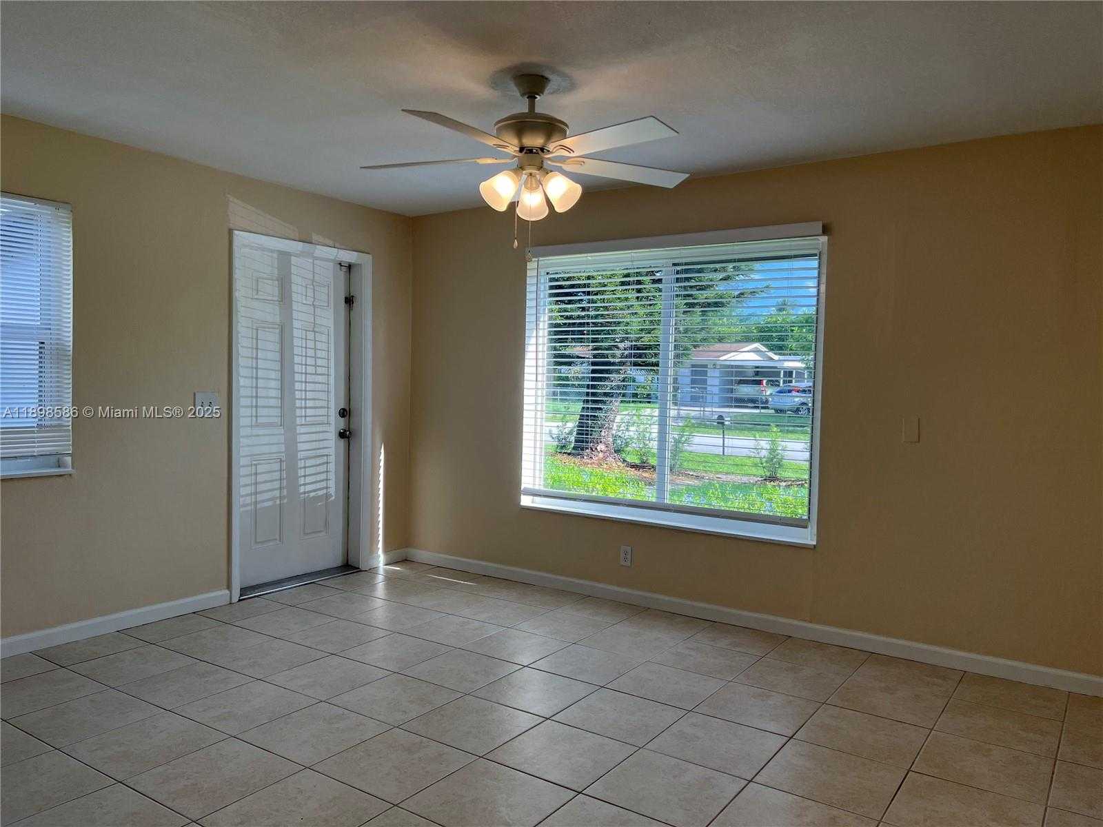 Small Image of 6241 SOUTH WEST 38TH CT, Davie Number 4
