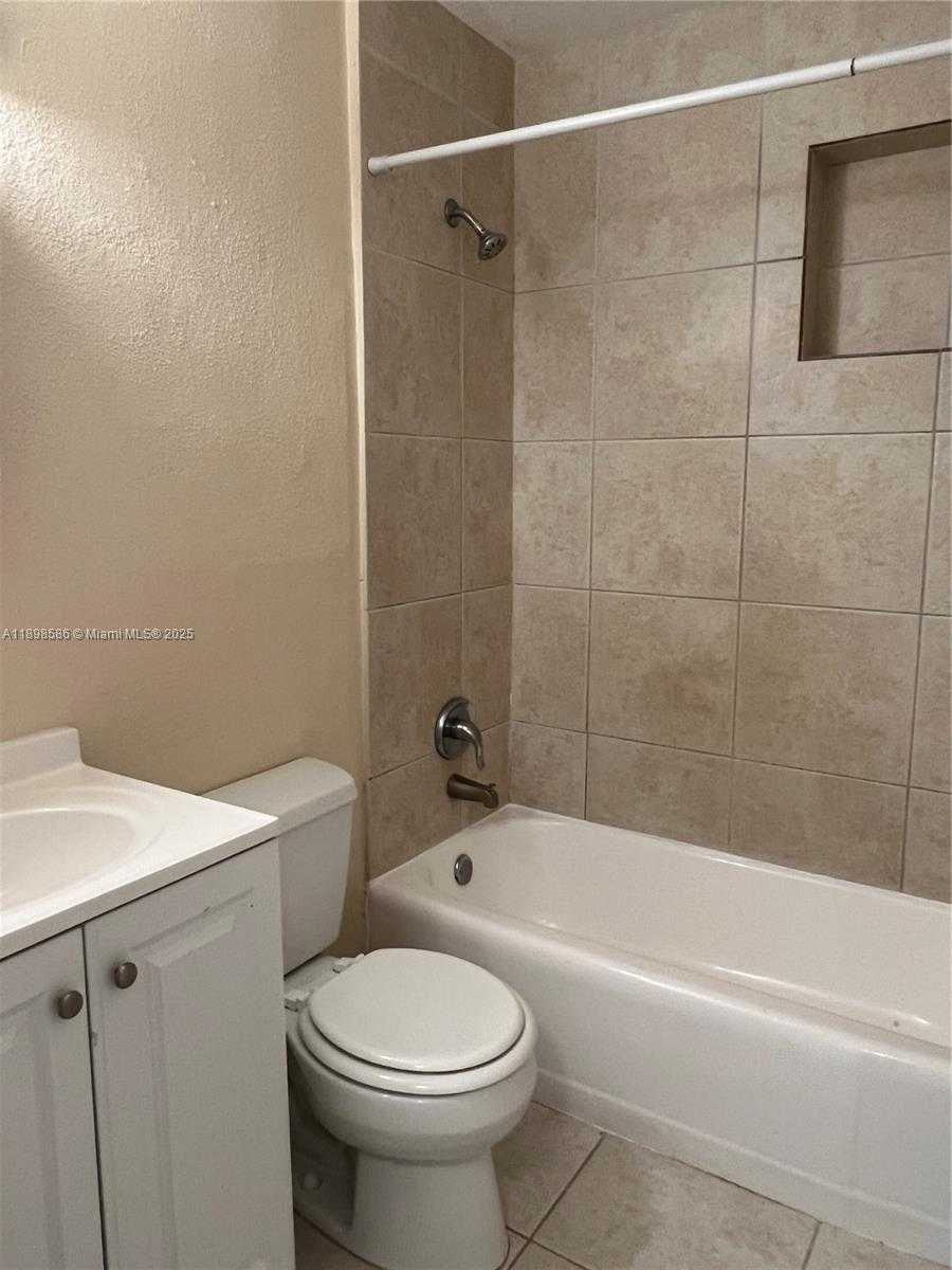 Small Image of 6241 SOUTH WEST 38TH CT, Davie Number 7
