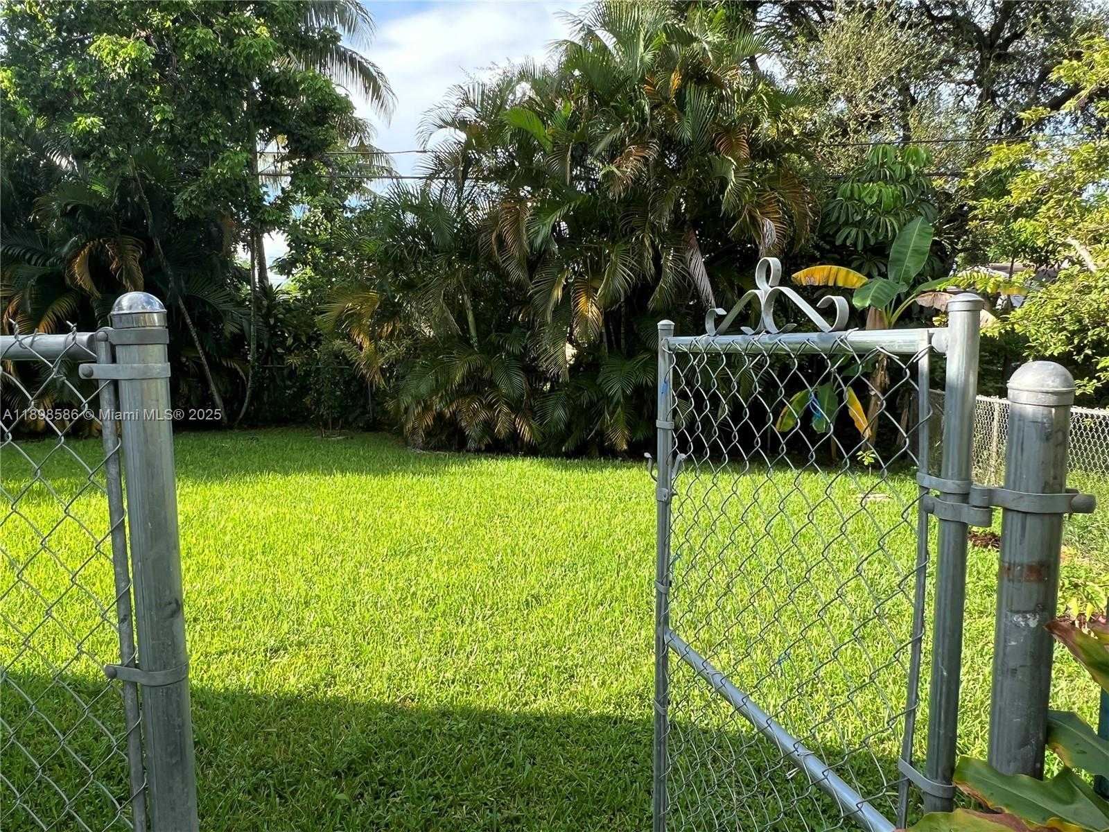 Small Image of 6241 SOUTH WEST 38TH CT, Davie Number 8