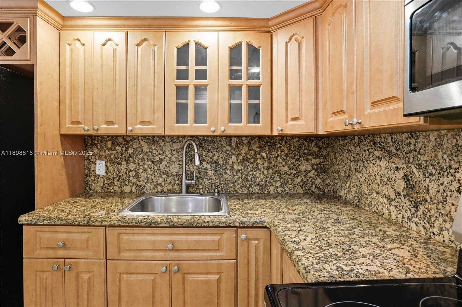Small Image of 800 WEST AVE #506, Miami Beach Number 6