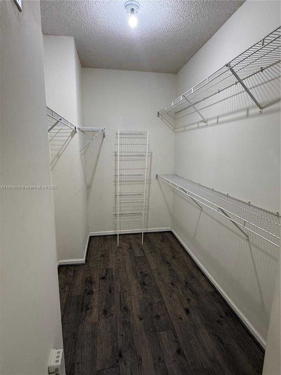 Small Image of 17125 NORTH BAY RD #3203, Sunny Isles Beach Number 11