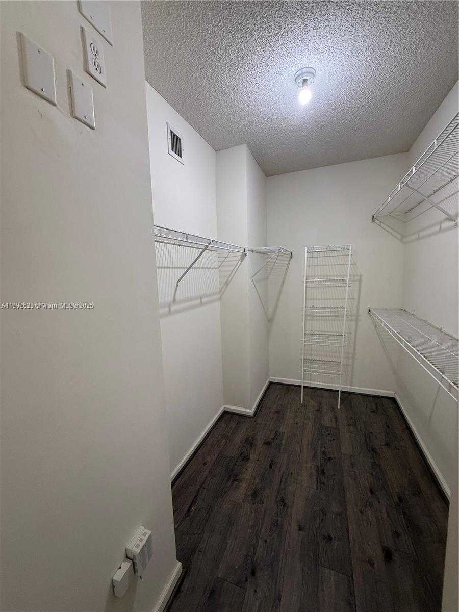 Small Image of 17125 NORTH BAY RD #3203, Sunny Isles Beach Number 13