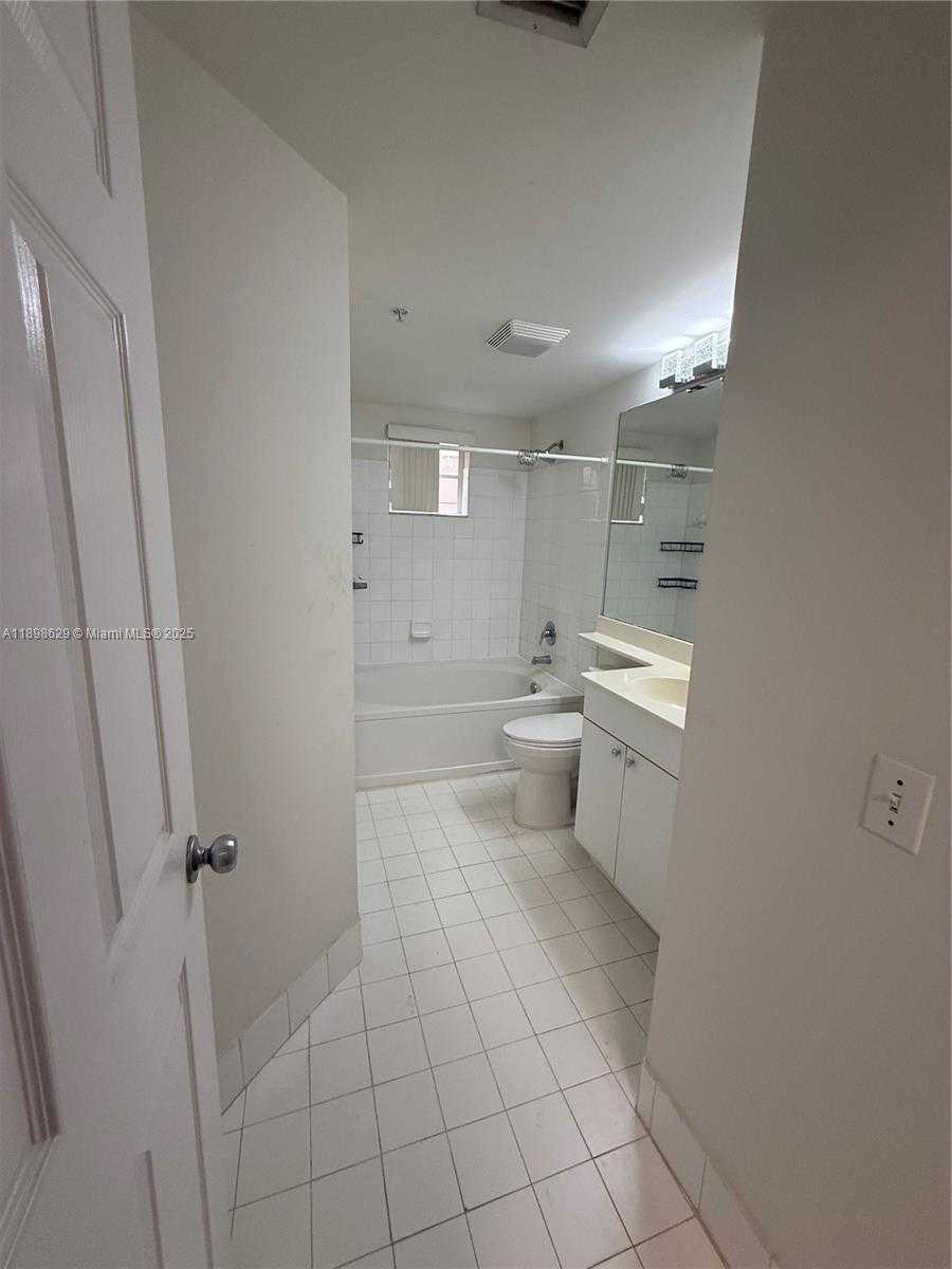 Small Image of 17125 NORTH BAY RD #3203, Sunny Isles Beach Number 16