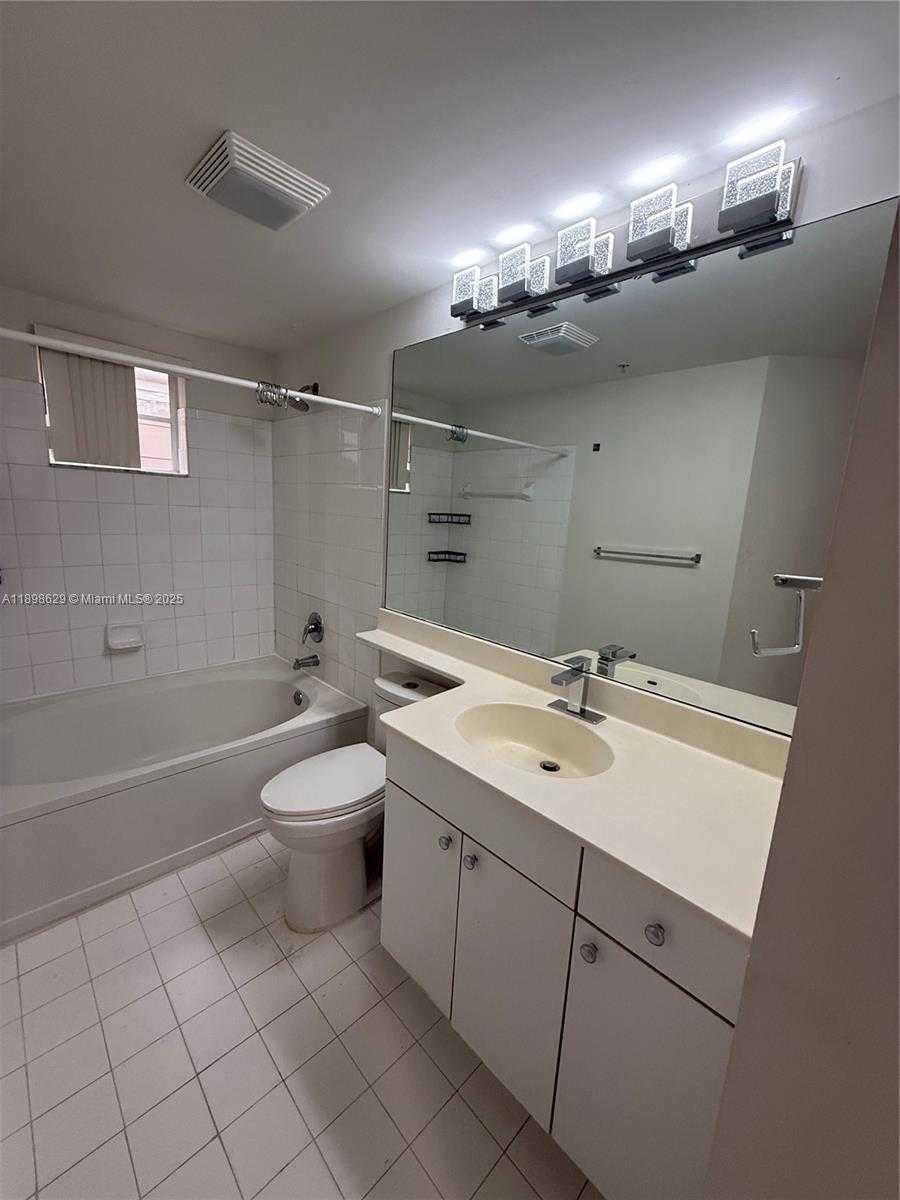 Small Image of 17125 NORTH BAY RD #3203, Sunny Isles Beach Number 19