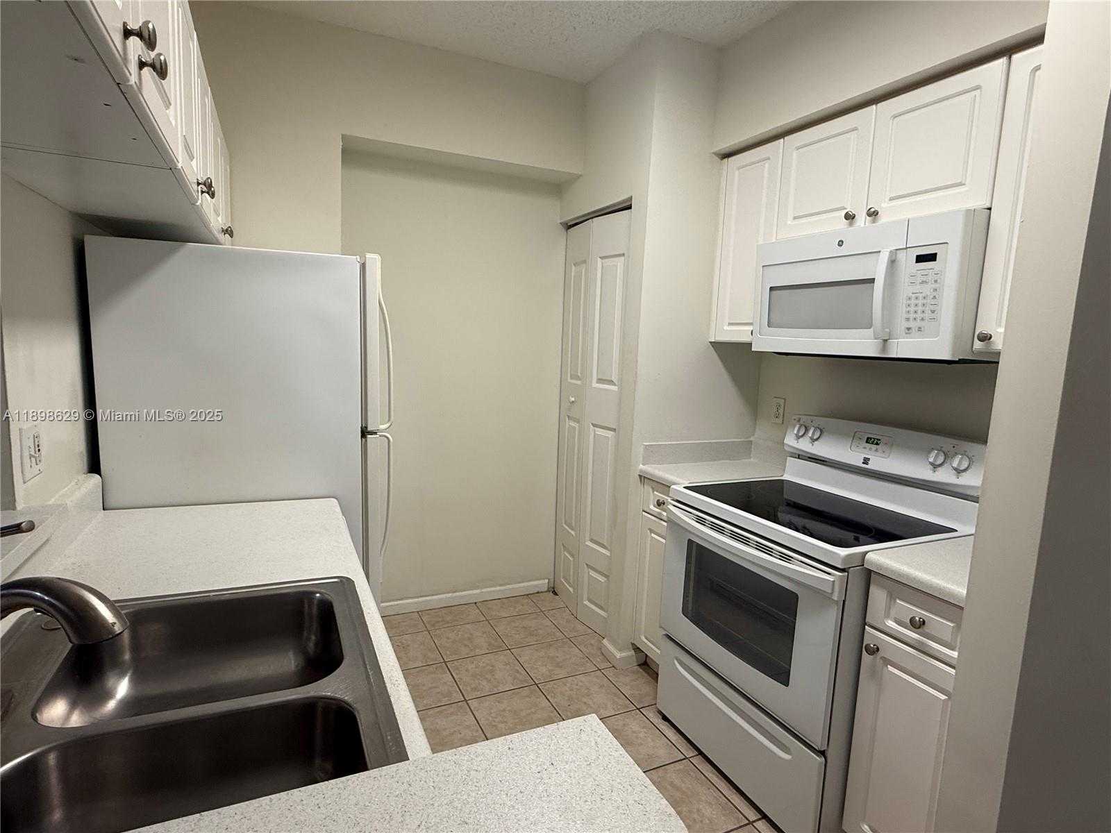 Small Image of 17125 NORTH BAY RD #3203, Sunny Isles Beach Number 6