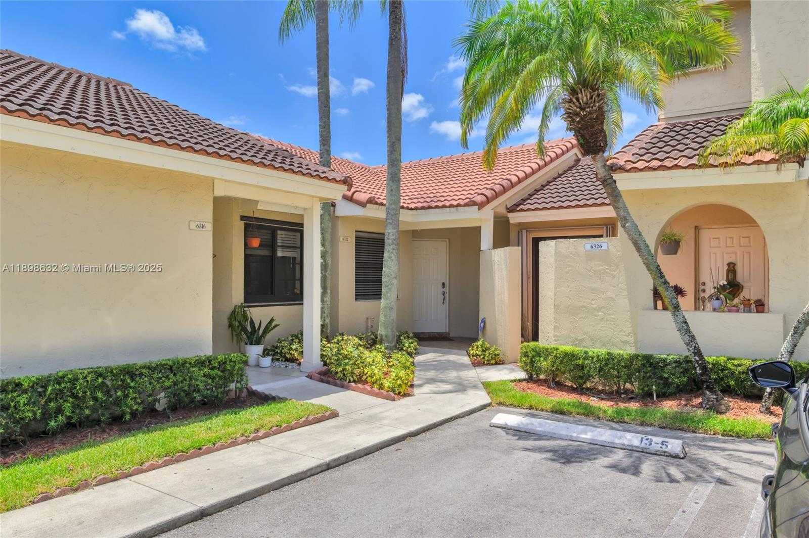 Small Image of 6326 NORTH WEST 170TH TER, Hialeah Number 17